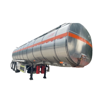Semi-trailer voor brandstoftankers: ontworpen voor veilig en efficiënt vervoer van vloeibare brandstof en gevaarlijke materialen