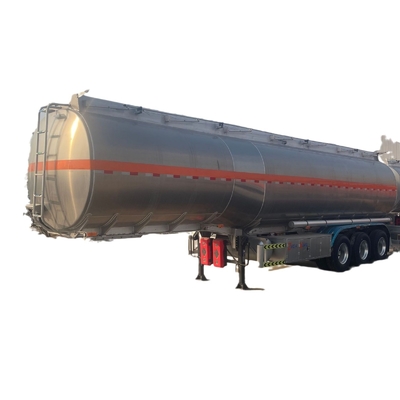 Semi-trailer voor brandstoftankers: ontworpen voor veilig en efficiënt vervoer van vloeibare brandstof en gevaarlijke materialen