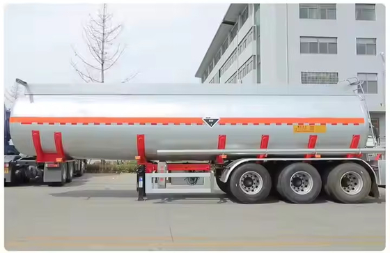3 As 13150*2500*4100mm Met vacuümisolatie 26CBM 2 drukmeters LNG-tank Semi-trailer